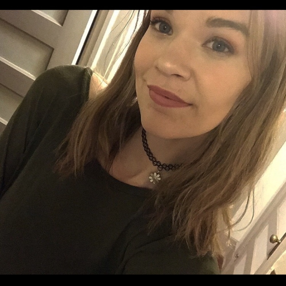 Meet your Posher, Adrienne